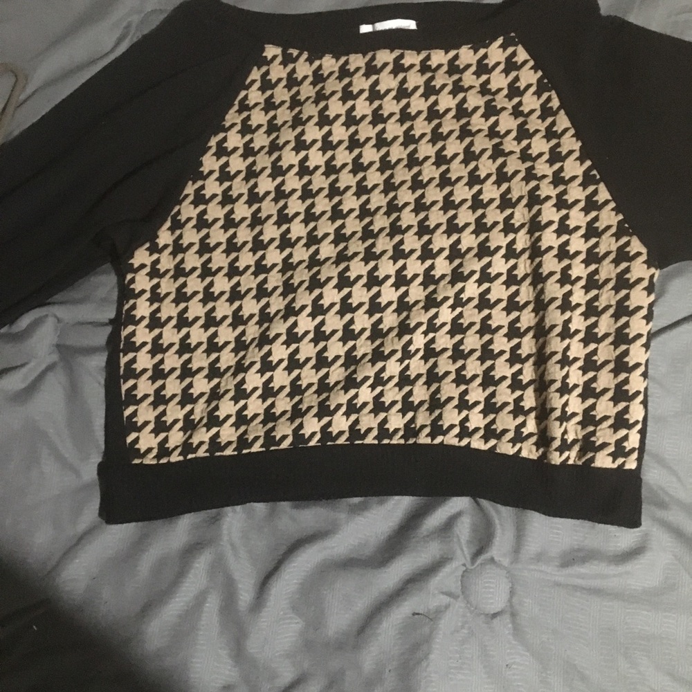 Black and gold crop top